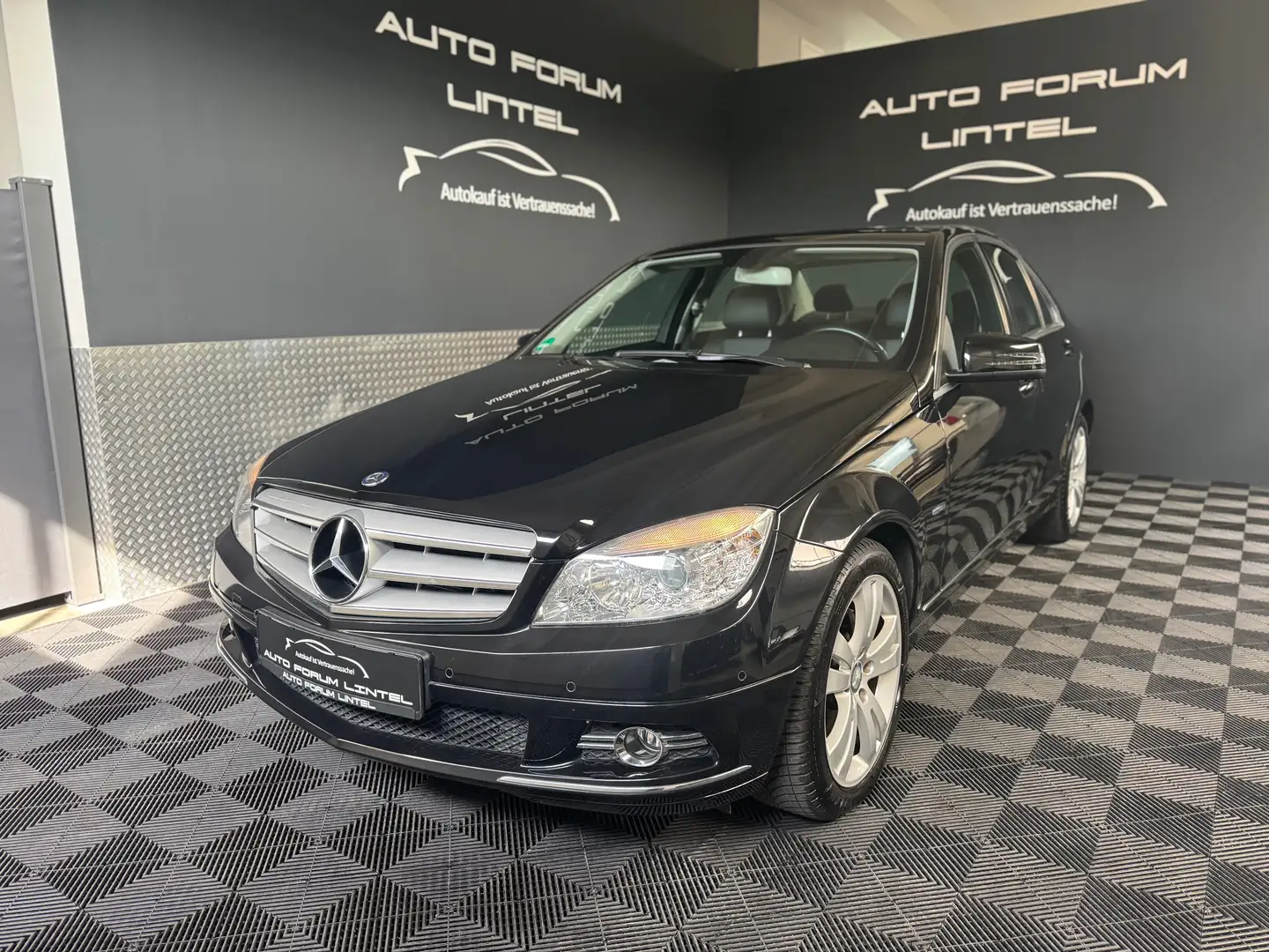 Mercedes-Benz C 180 CGI BE LIM.-AHK-KLIMAAUT.-ZV-ALLWETT-SZH-TEILLEDER Noir - 1