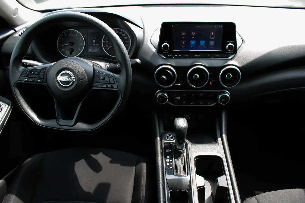 Nissan Sentra fotografie Nissan Sentra