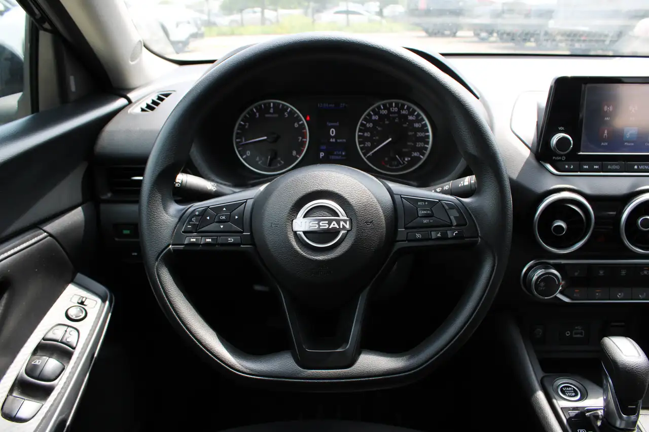 Nissan Sentra fotografie Nissan Sentra