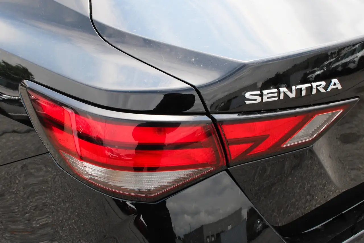 Nissan Sentra fotografie Nissan Sentra