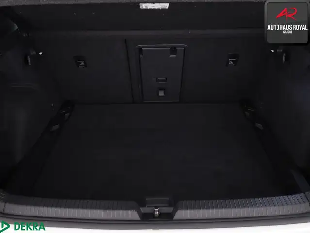 Volkswagen Golf view 12