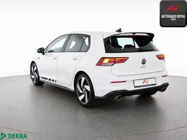 Volkswagen Golf view 3