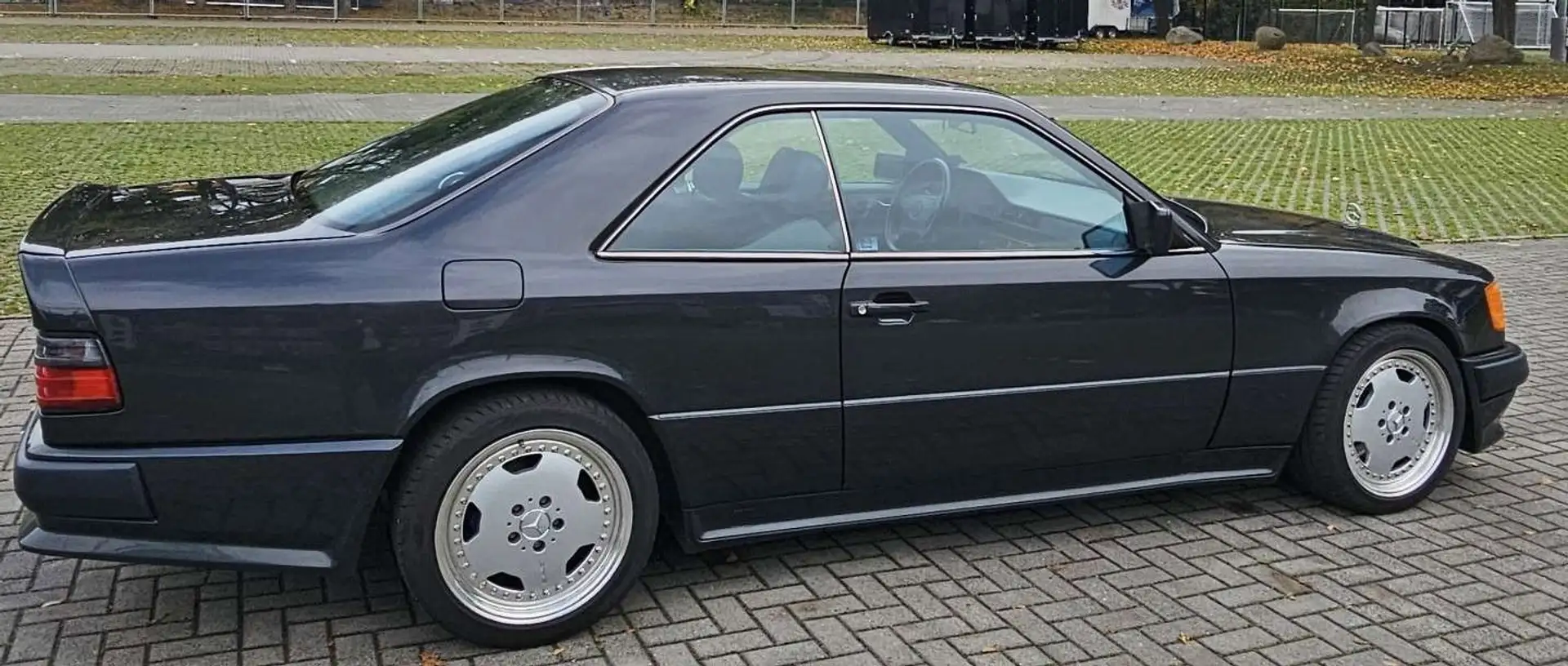 Mercedes-Benz E 36 AMG 300CE-24V 3.4 Schwarz - 2
