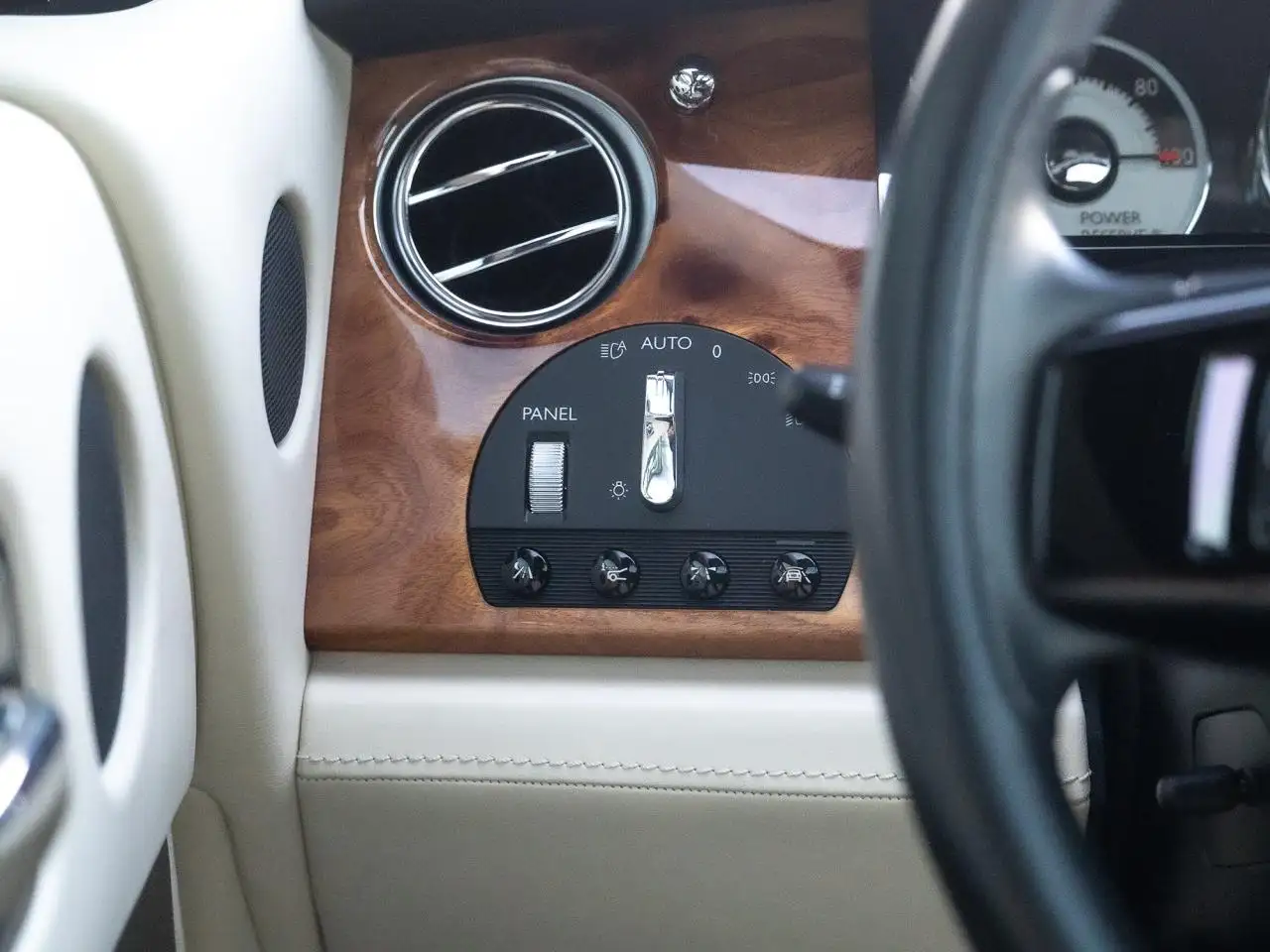 Rolls-Royce Wraith снимка Rolls-Royce Wraith