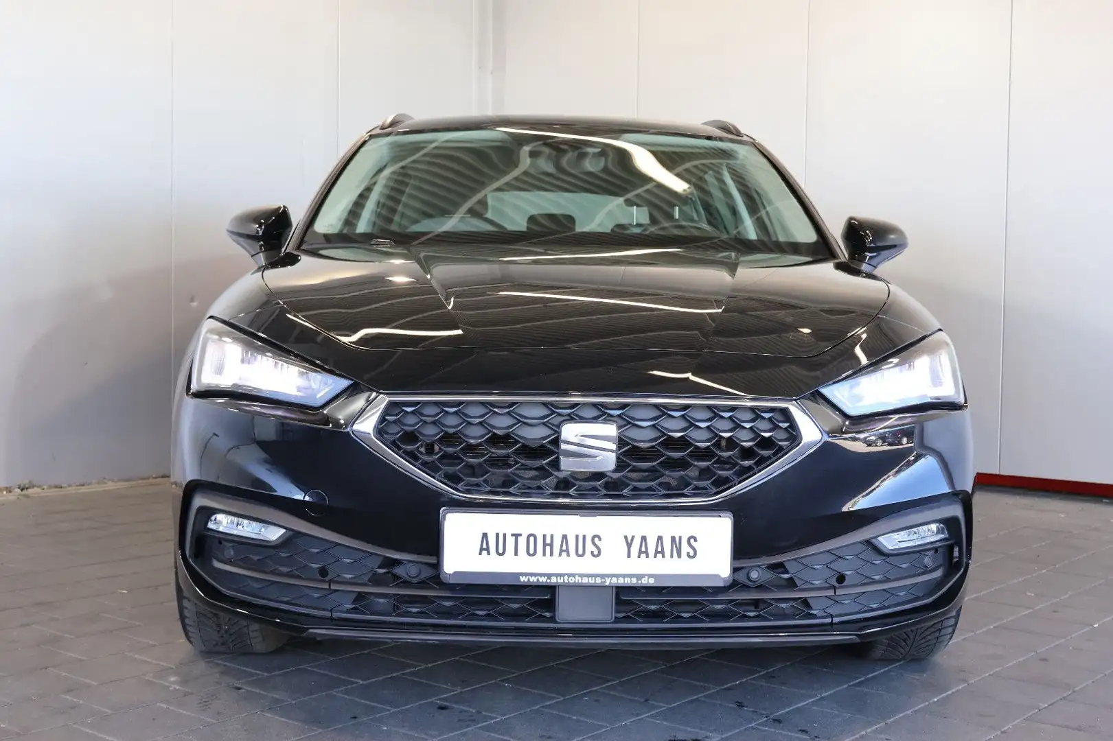 SEAT Leon SP 1.5 eTSI Style AID+CARPLAY+LANE+LED+ALU Schwarz - 2
