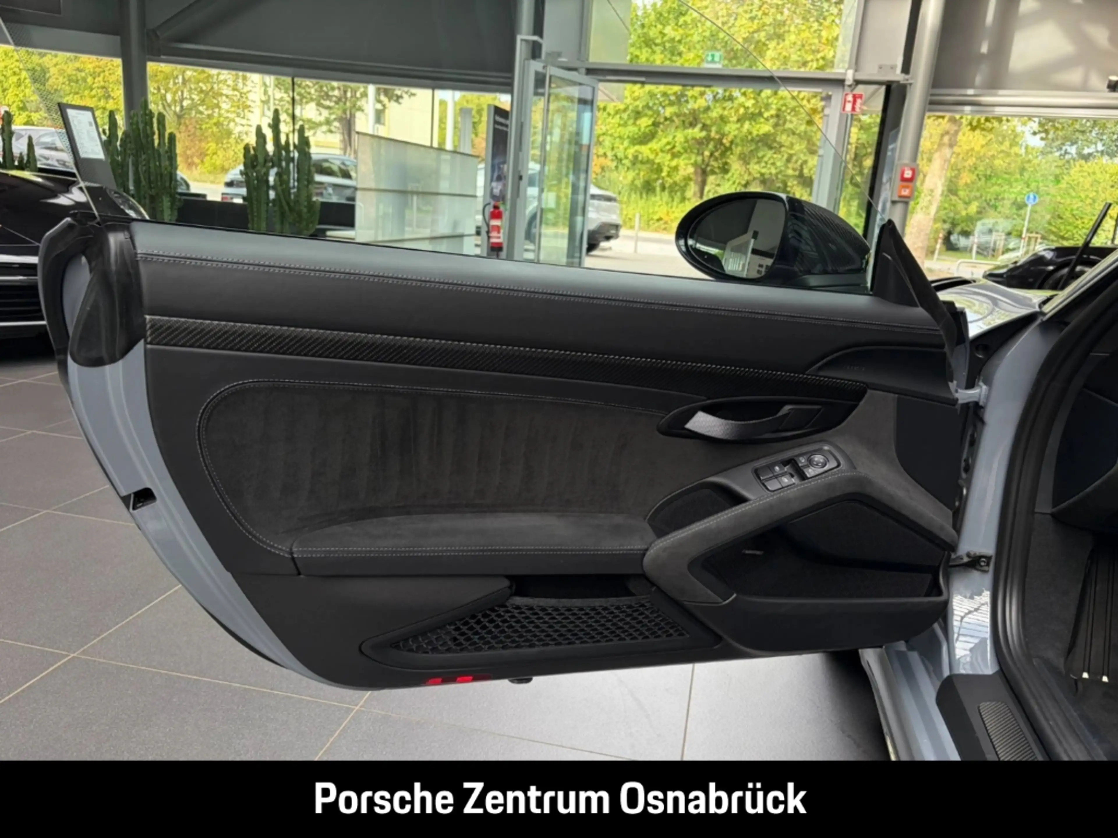 Porsche Cayman 718 GT4 RS — photo 4