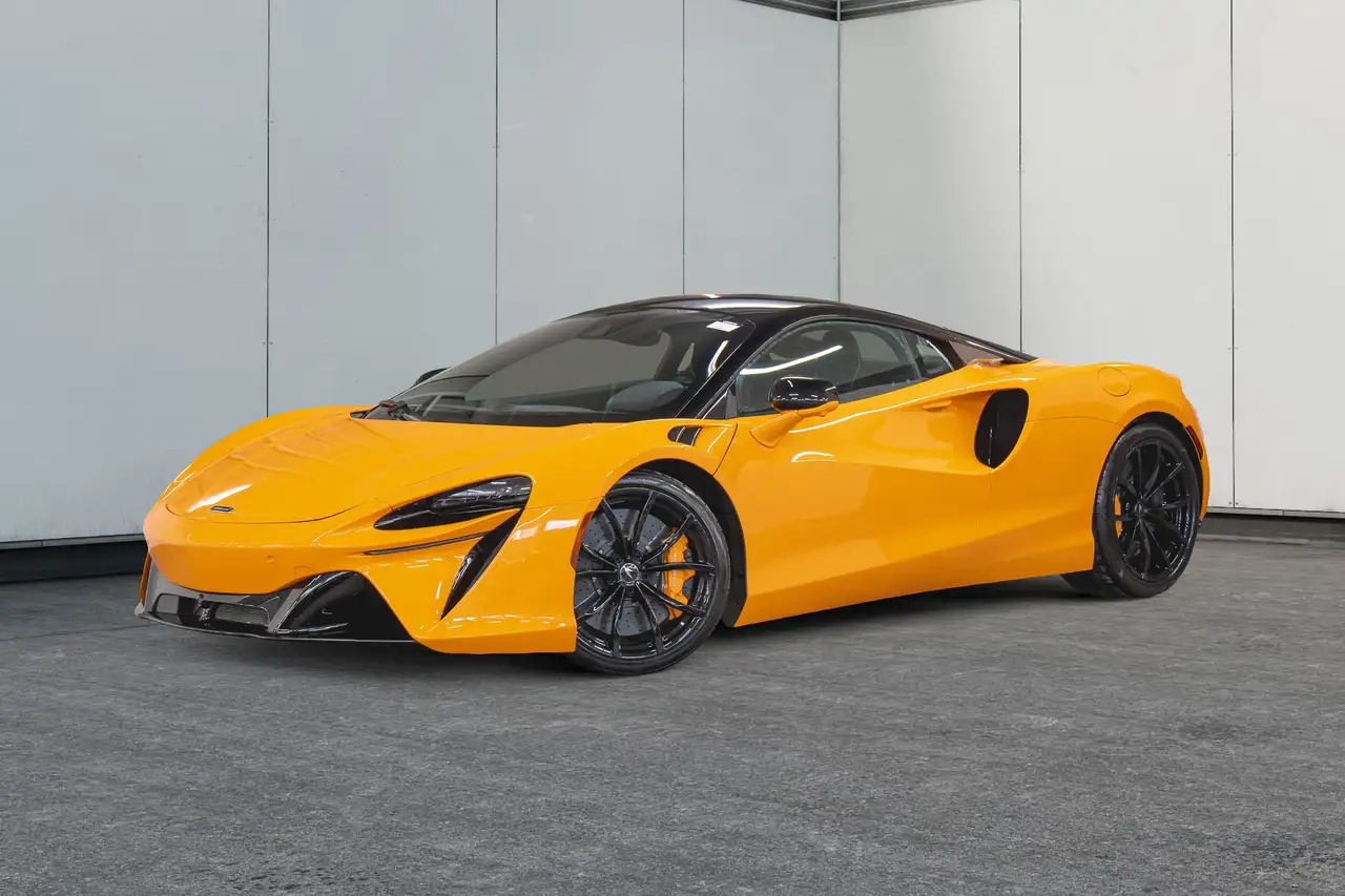 2023 McLaren Artura