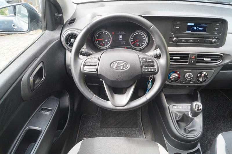 Hyundai i10 Select +Sitzhzg.+Bluetooth+PDC+ — photo 11