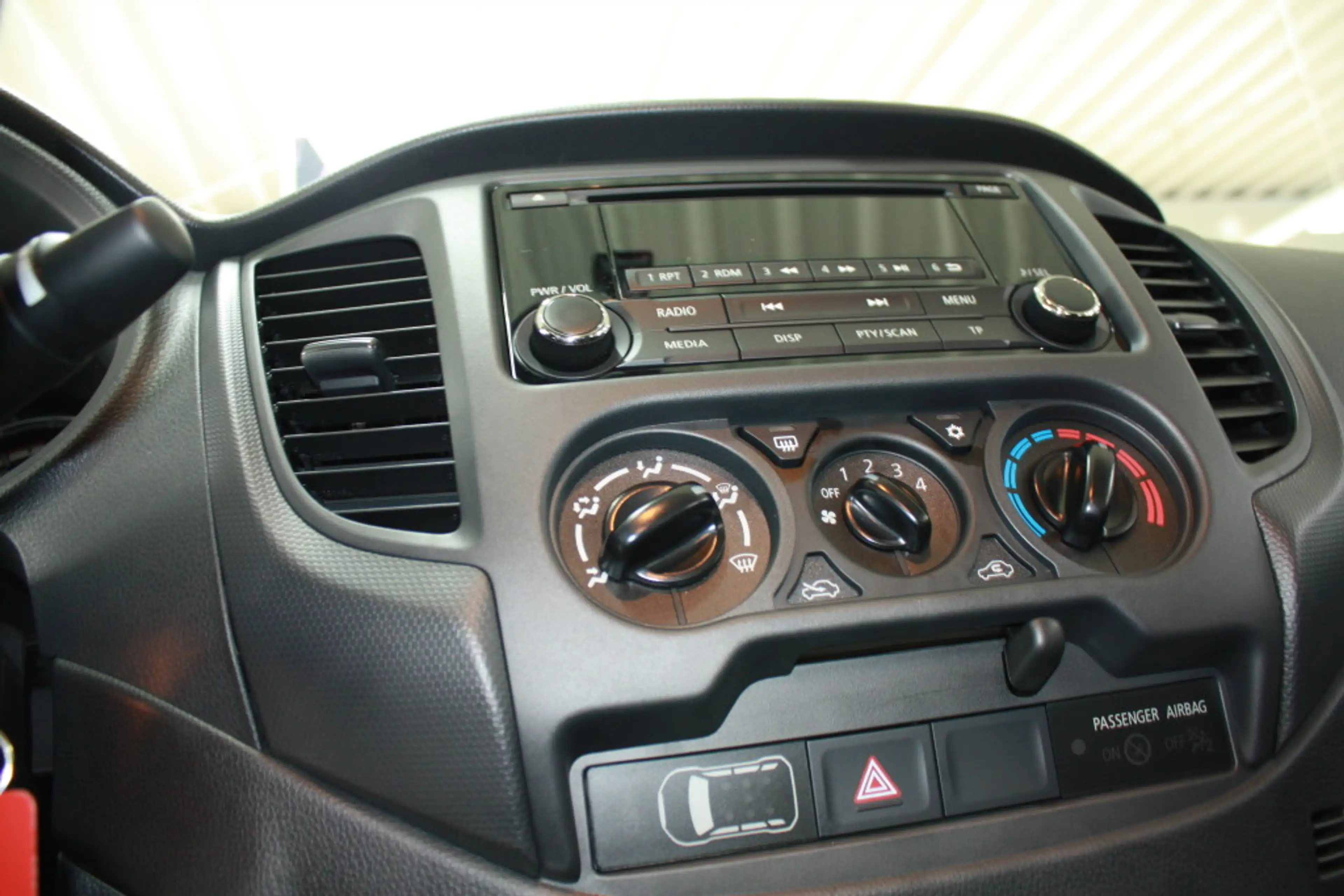 Mitsubishi L200 Doppelkabine BASIS 2.2 DI-D 4WD 6-Gang — photo 15