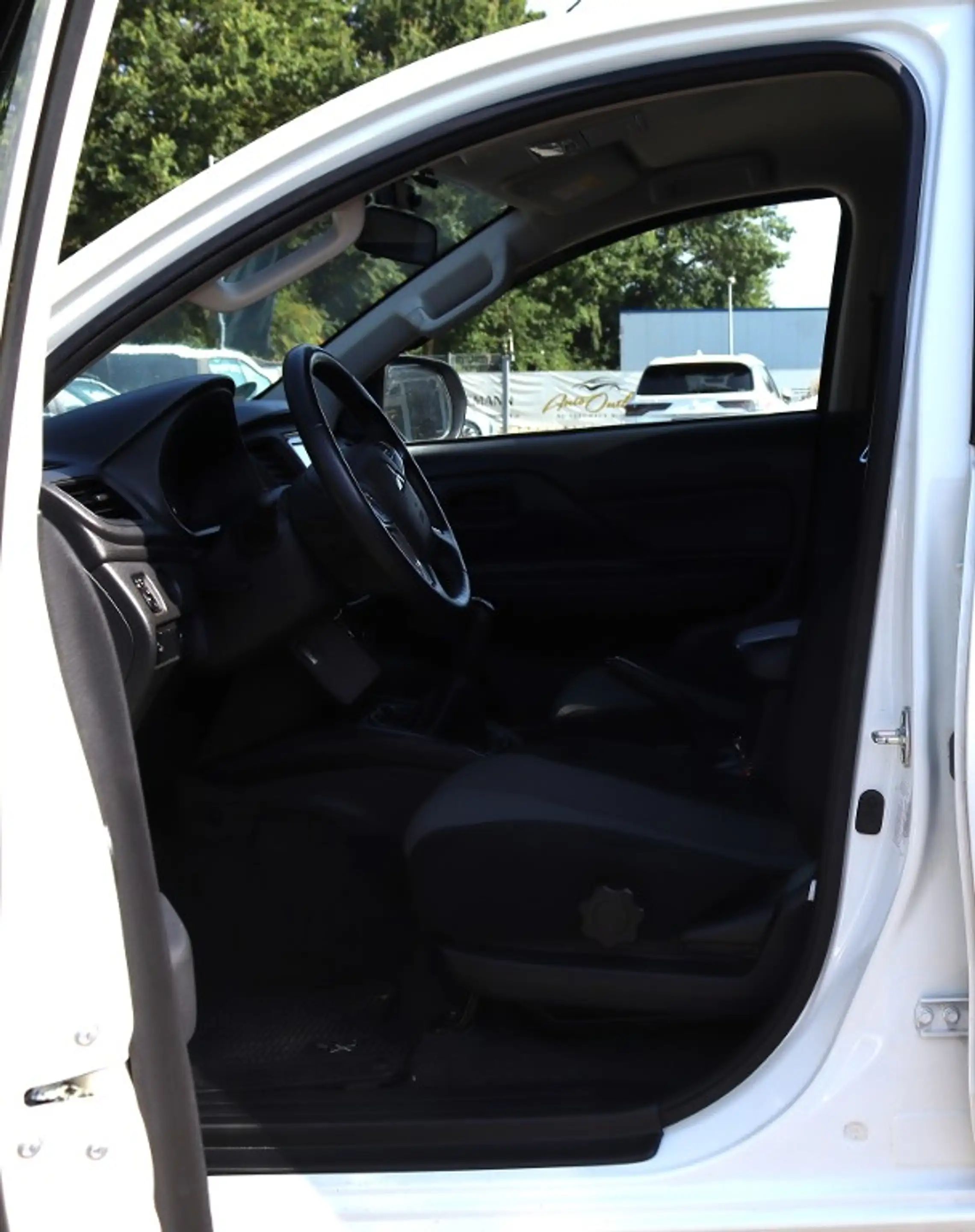 Mitsubishi L200 Doppelkabine BASIS 2.2 DI-D 4WD 6-Gang — photo 7