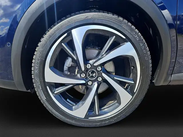 DS Automobiles DS 7 view 8