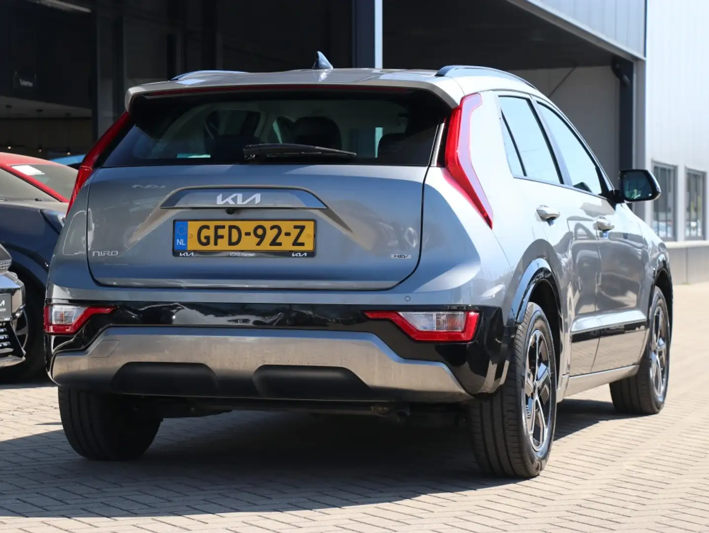 Kia Niro 1.6 GDi Hybrid DynamicLine I Navi I Camera I Half- Grijs - 2