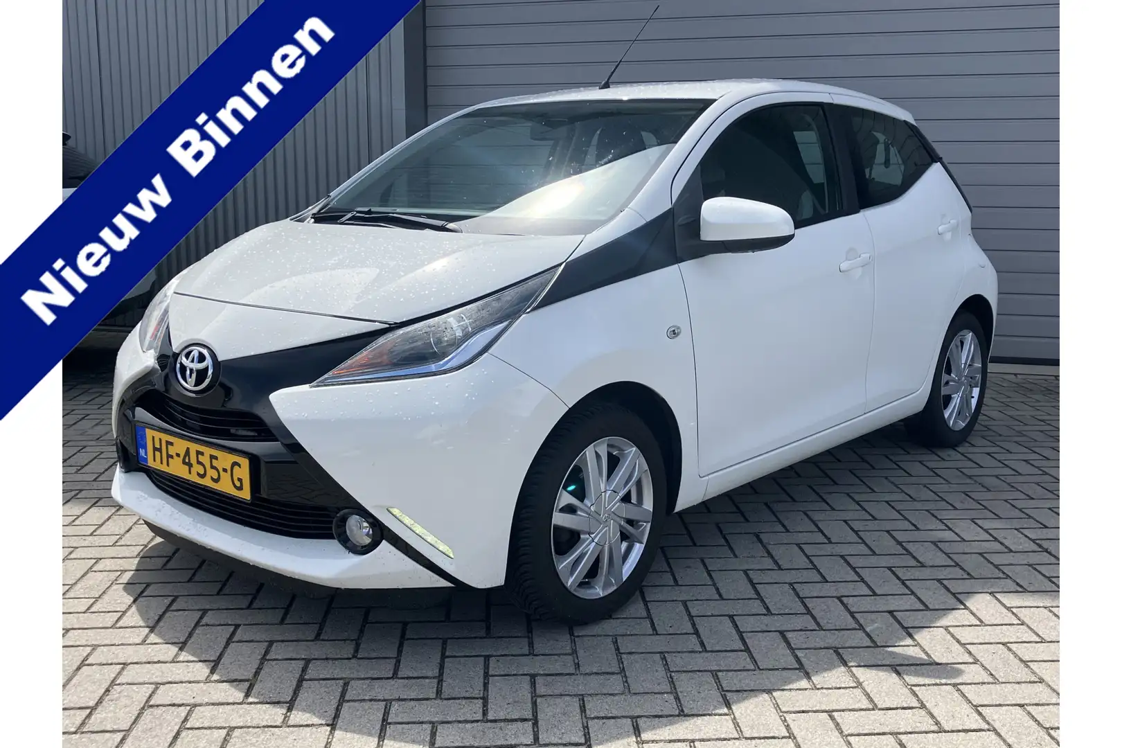 Toyota Aygo 1.0 VVT-i x-cite 70791KM! NAVI CAMERA DAB Wit - 1