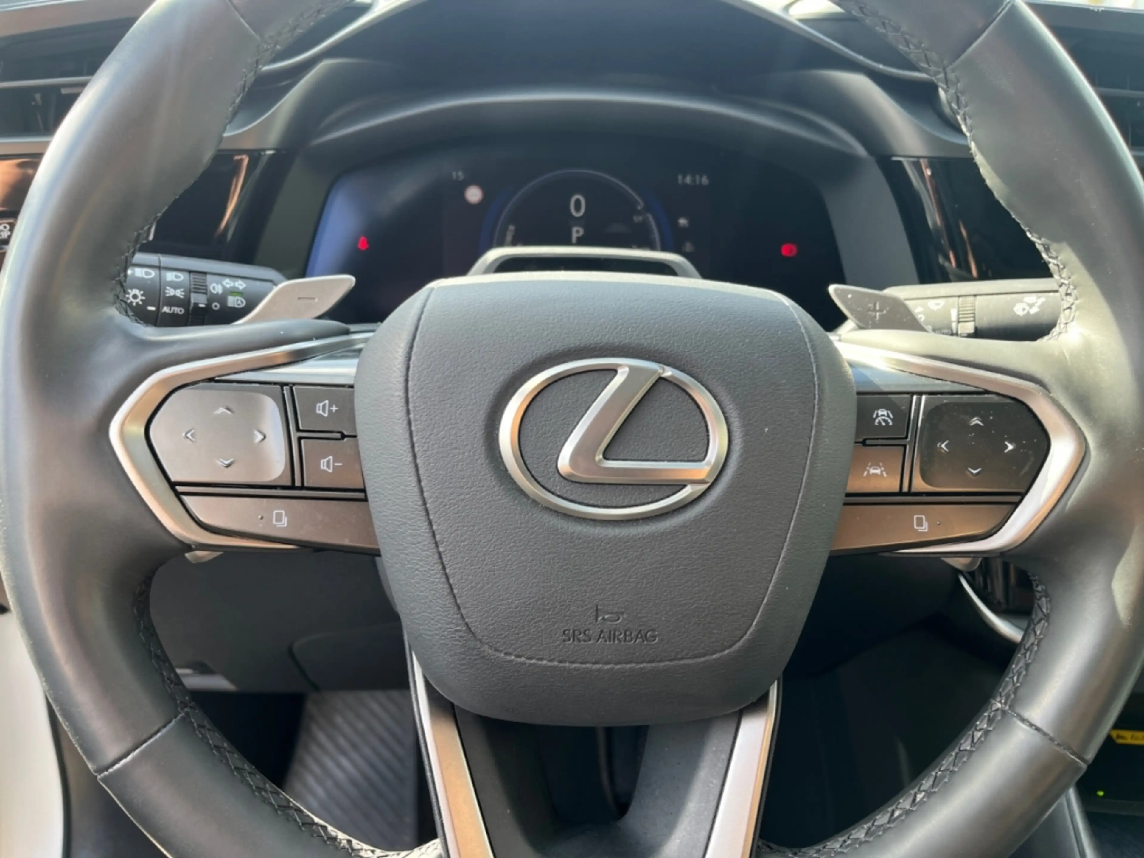 Lexus RZ 450e DIRECT4 *Technologie Paket*HUD*360°*Pano* — photo 13