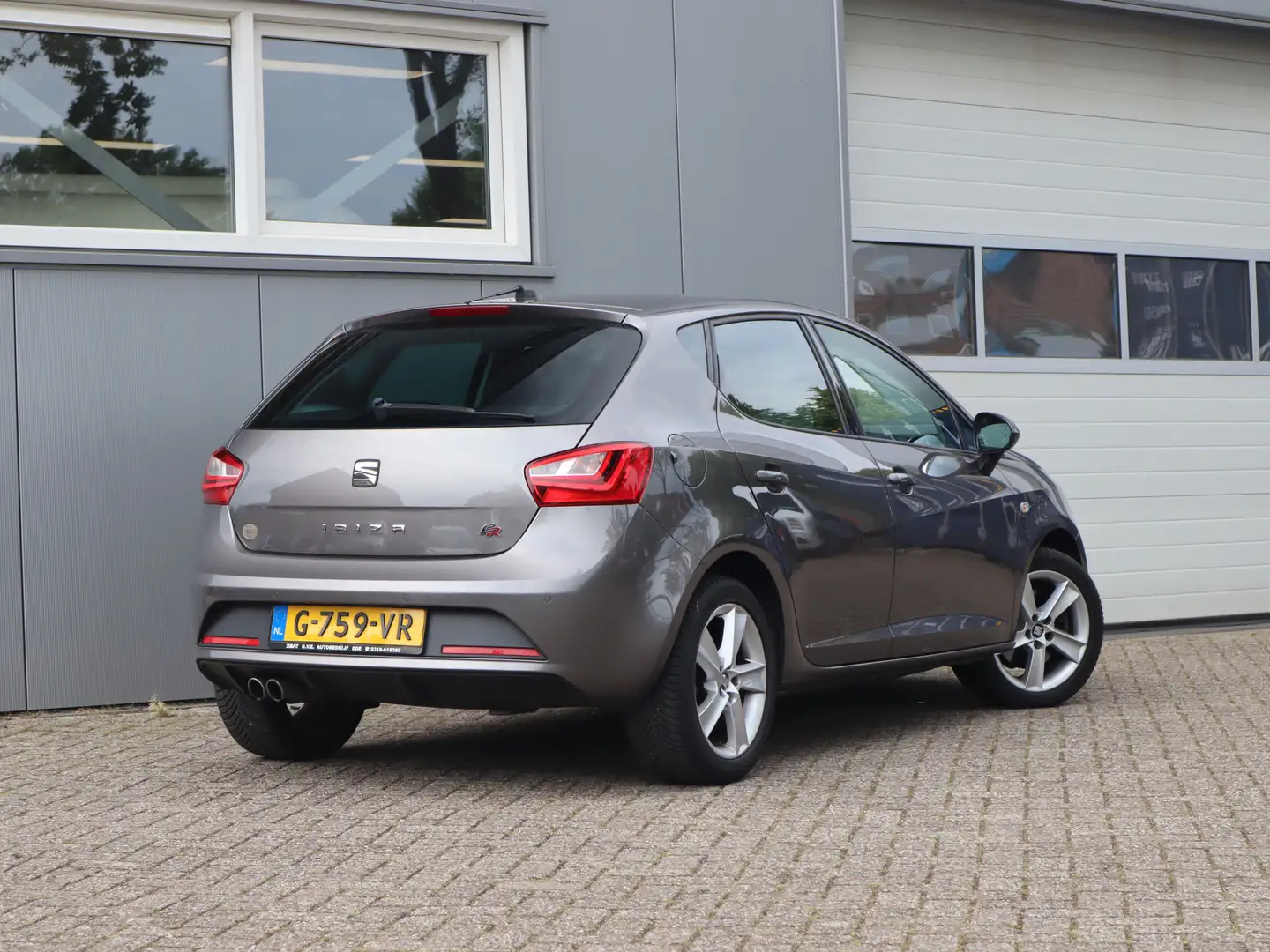 SEAT Ibiza 1.0 EcoTSI 111PK FR Connect / Navi Full map / Deal Grau - 2