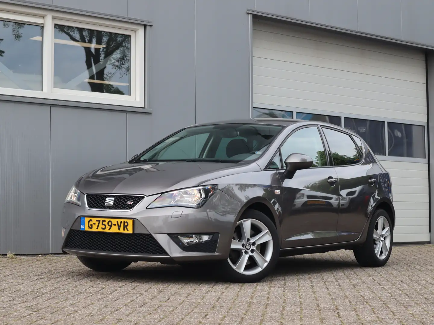 SEAT Ibiza 1.0 EcoTSI 111PK FR Connect / Navi Full map / Deal Grau - 1
