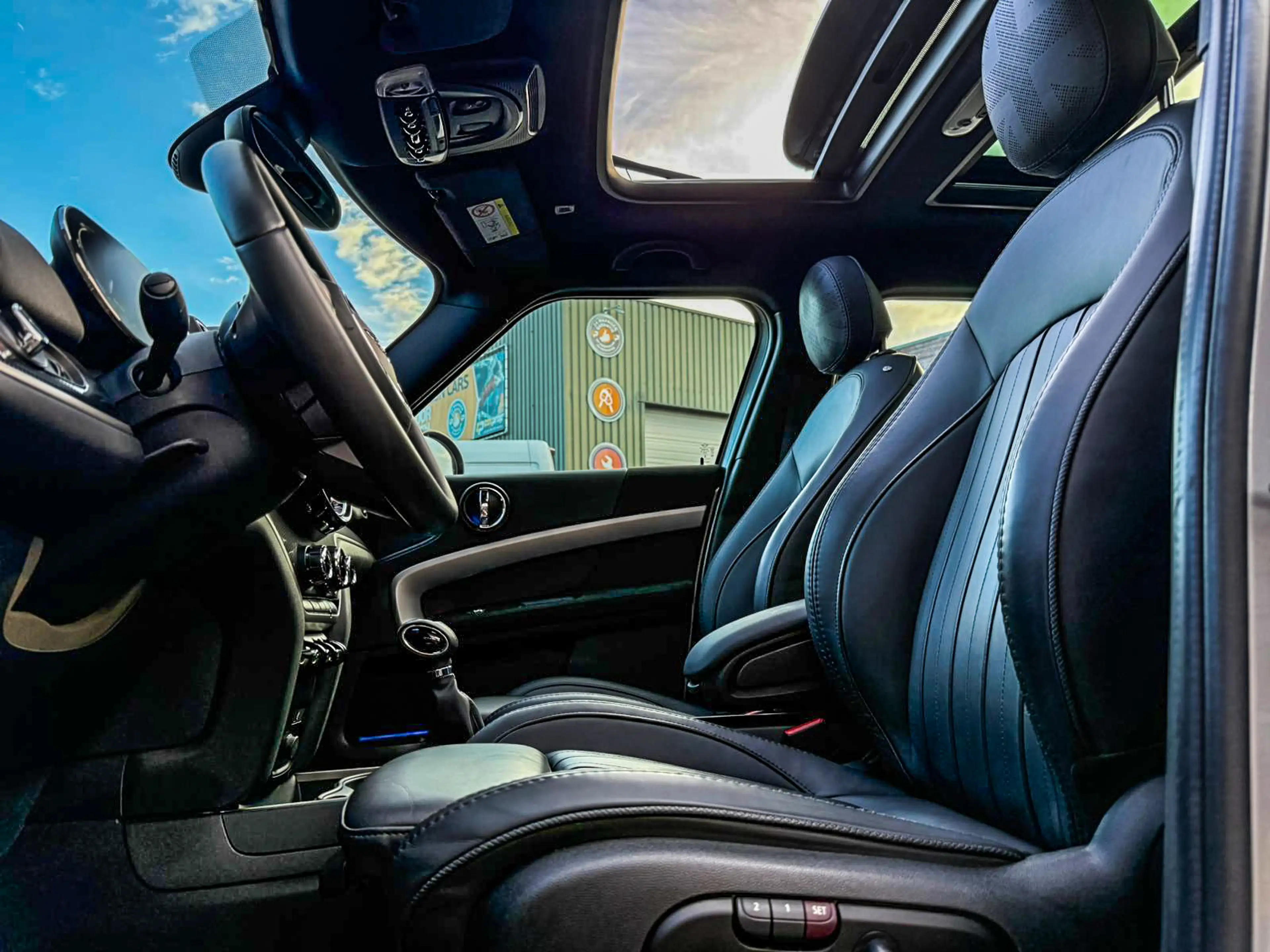 MINI Cooper SE Countryman 1.5 ALL4 MINI Yours 220pk Rooftop grey/Leer/Memory — photo 4