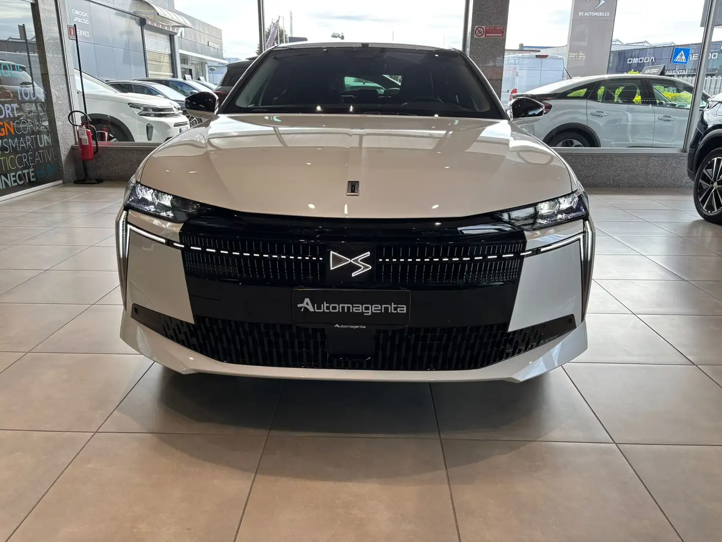 DS Automobiles N°4 1.2 Hybrid 145cv DCS6 PALLAS Pronta Consegna Weiß - 2