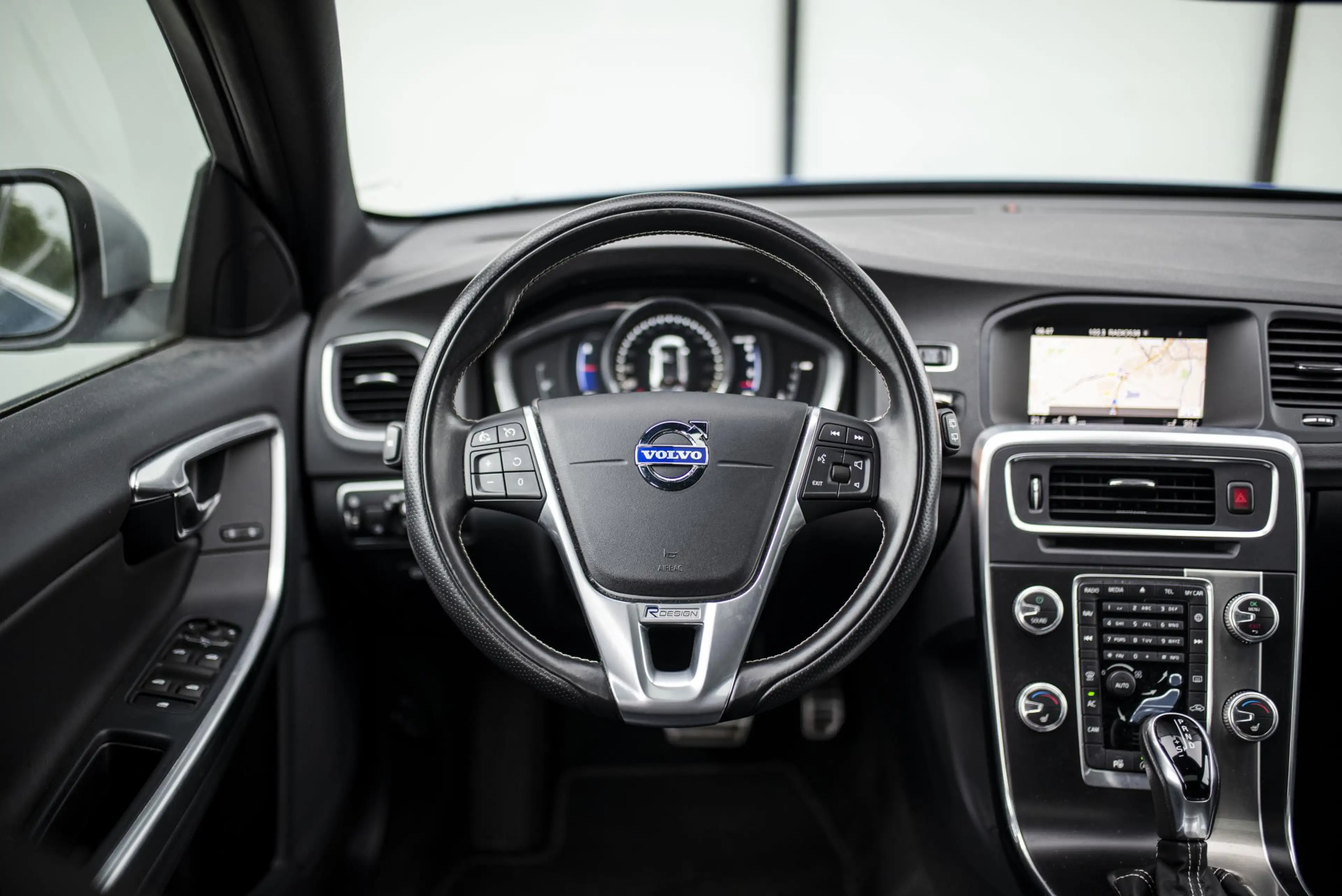 Volvo V60 2.0 T4 Business Sport | Trekhaak l Kantel/schuif d — photo 4