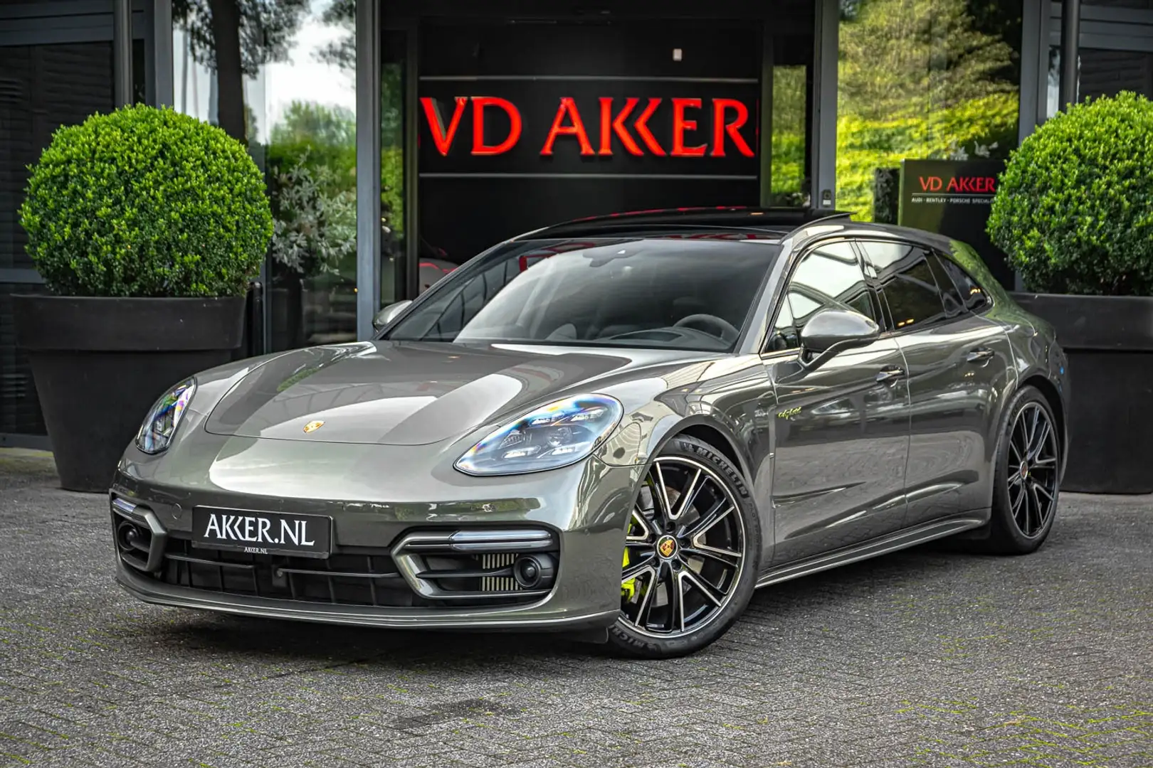 Porsche Panamera 4 Hybrid Sport Turismo Platinum SportDesign | 4Wst Groen - 1