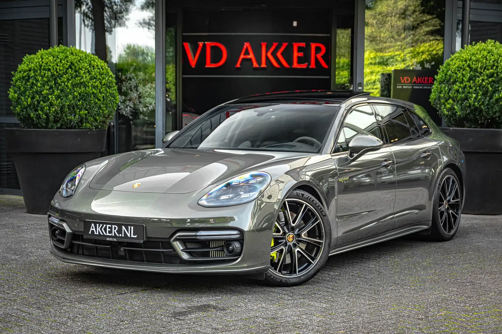Porsche Panamera 4 Hybrid Sport Turismo Platinum SportDesign | 4Wst Groen - 1