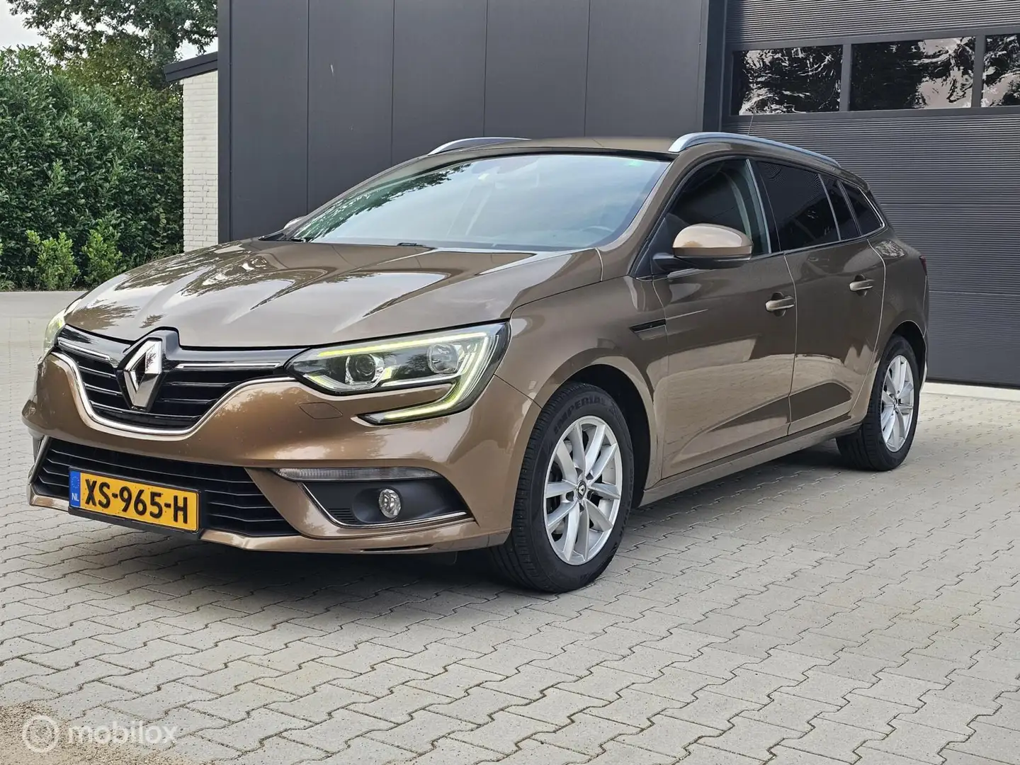 Renault Megane Estate 1.2 TCe Limited, mooie auto! Bruin - 2