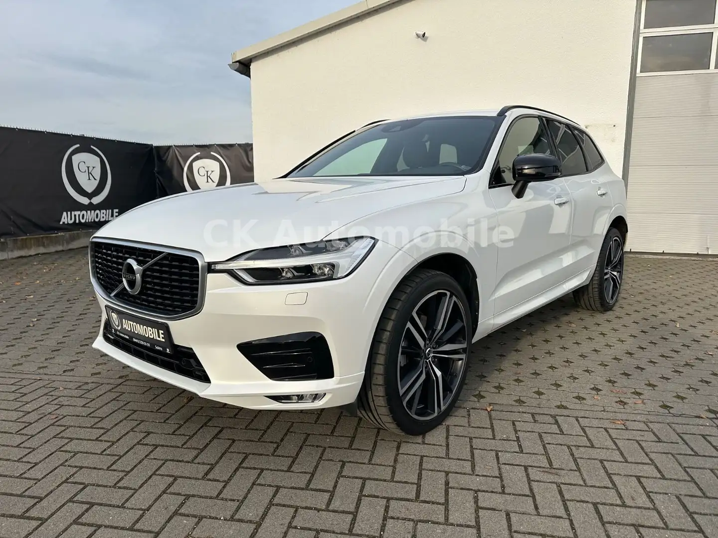 Volvo XC60 D4 R-Design 2WD/BLIS/Navi/LED/ACC/Kamera Weiß - 1