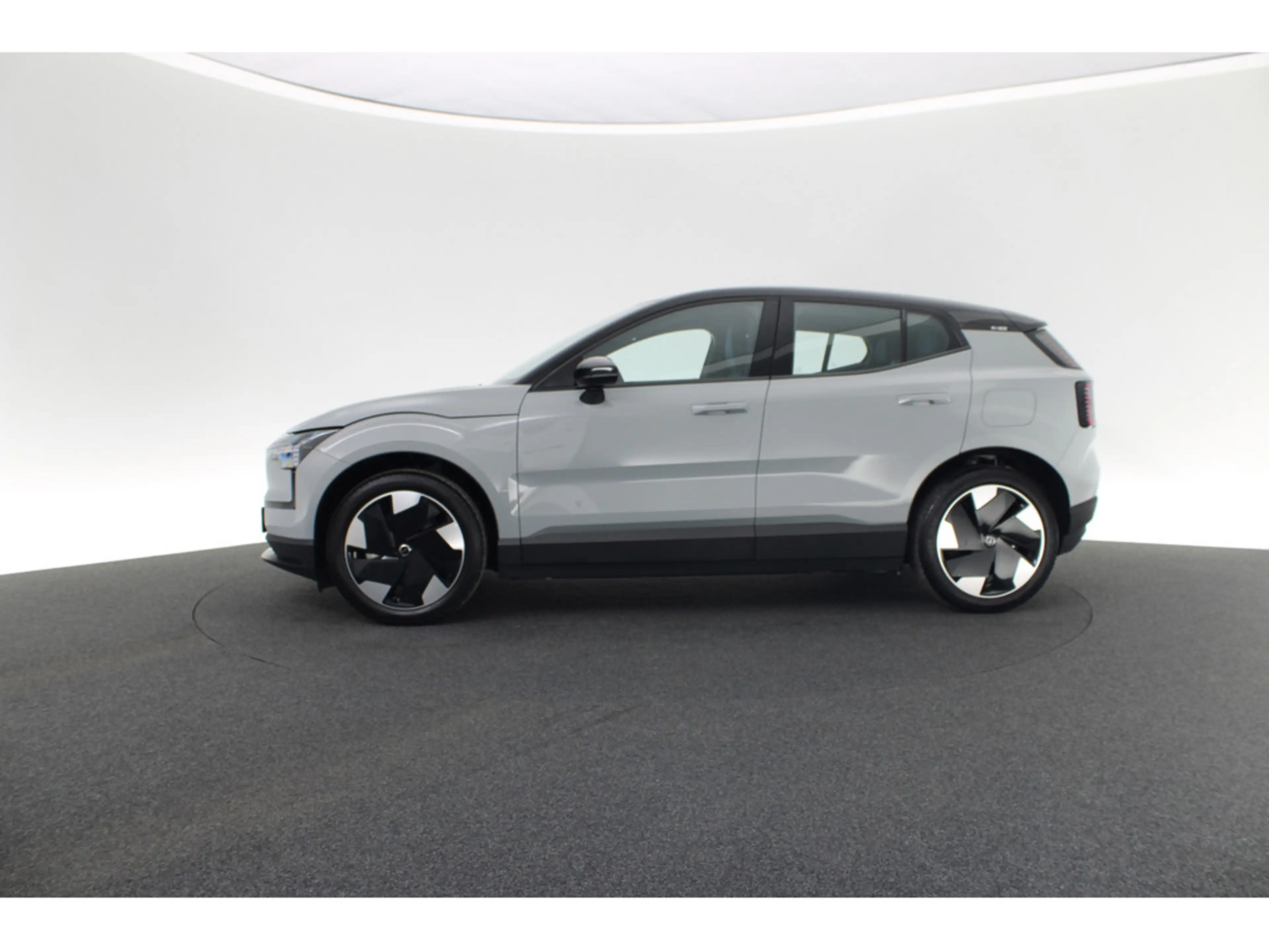 Volvo EX30 Plus 2WD Pure Electric aus 1.Hand ACC — photo 2