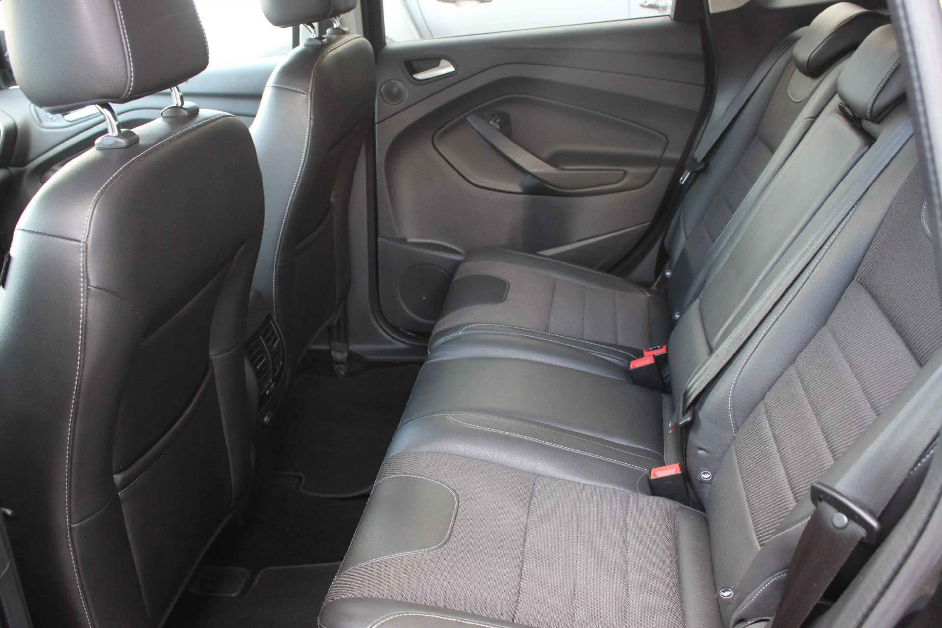Ford Kuga Titanium — photo 14