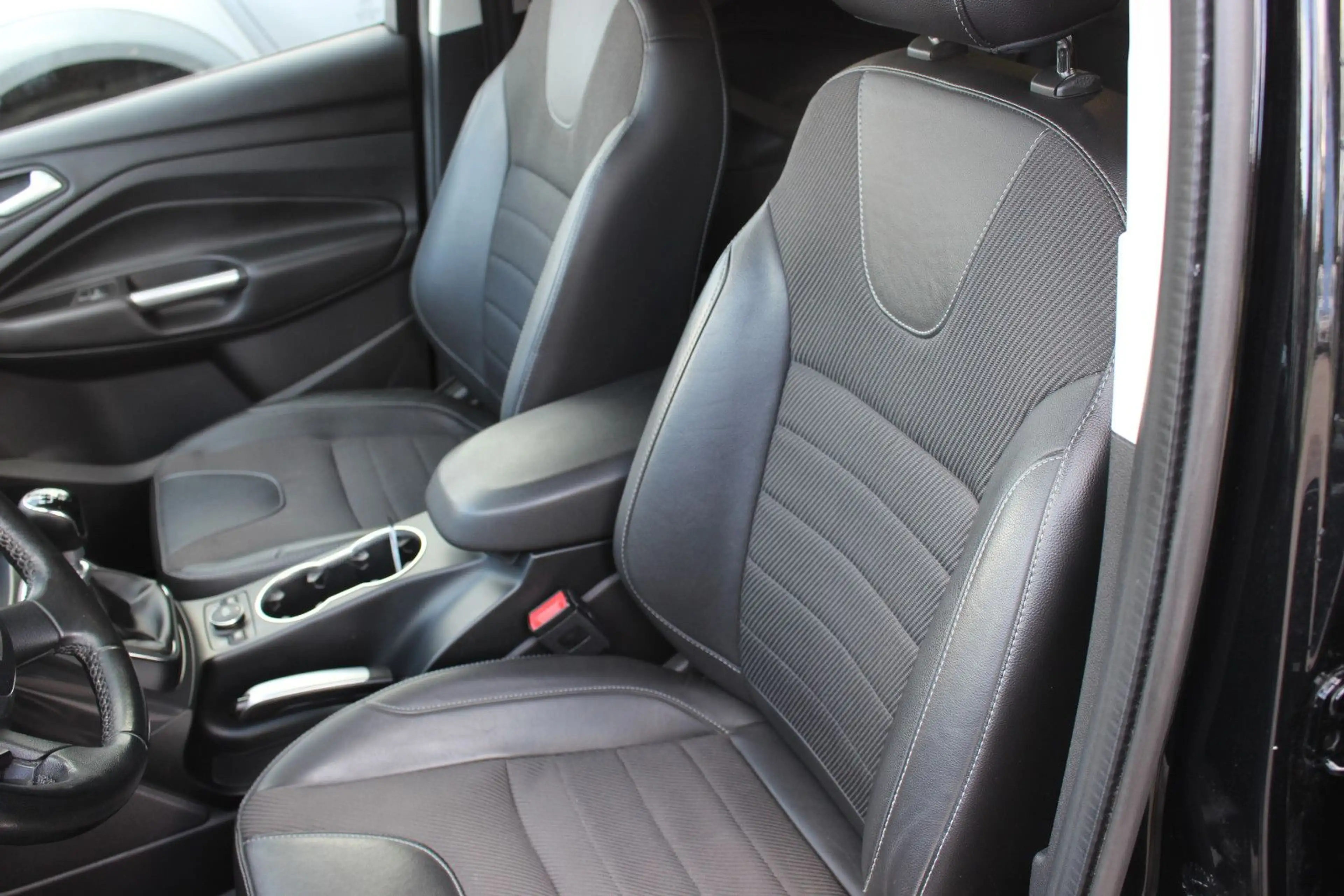 Ford Kuga Titanium — photo 15