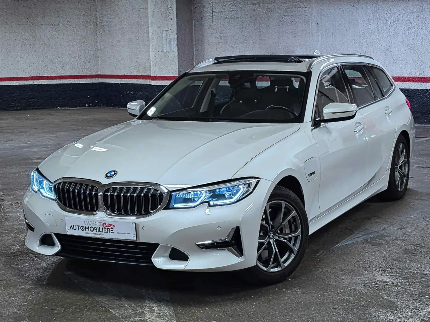 BMW 330e 292H Luxury Line BVA Garantie 01/2028 entreti Blanc - 2