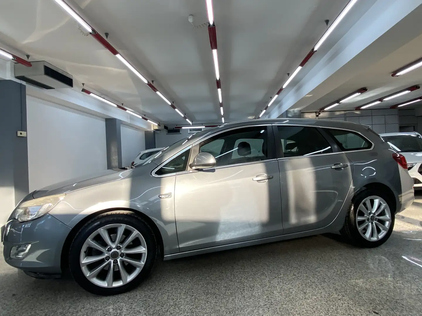 Opel Astra Sports Tourer 1.7 cdti Cosmo 125cv Gris - 2