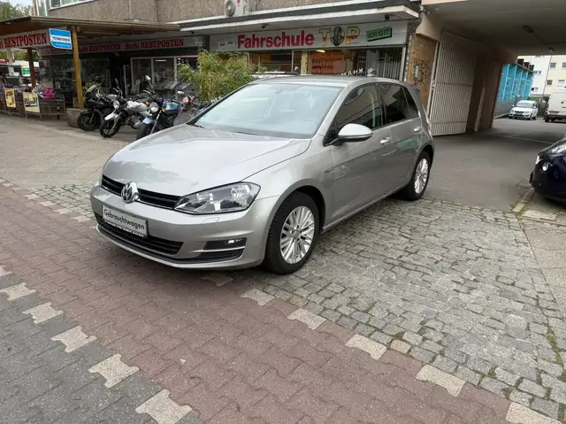 Volkswagen Golf view 2
