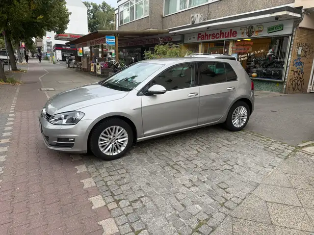 Volkswagen Golf view 3