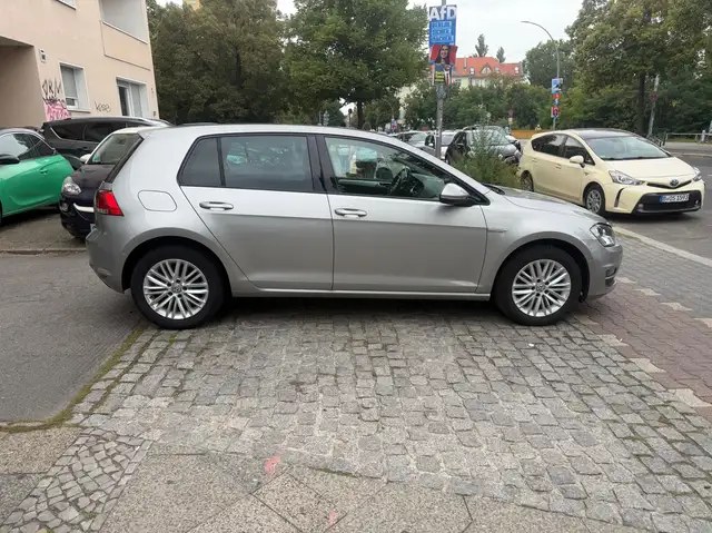 Volkswagen Golf view 4