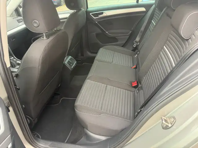 Volkswagen Golf view 17