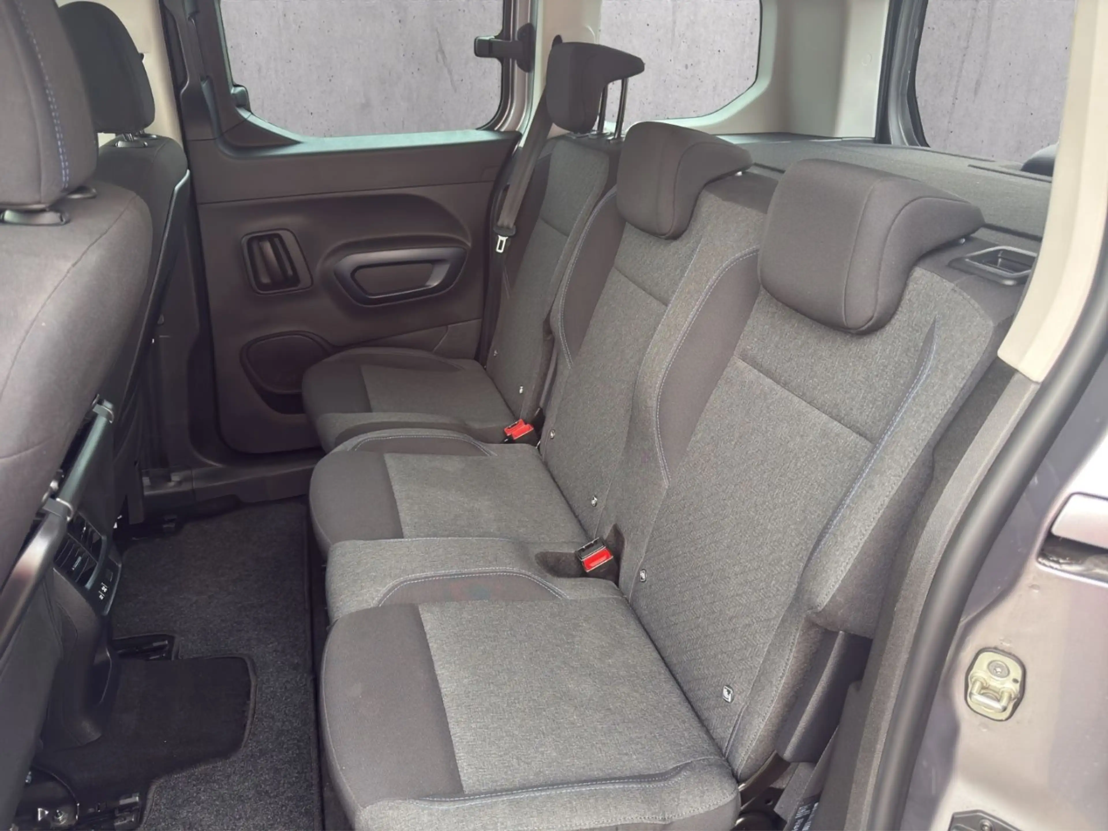 Peugeot Rifter Allure L1 Dyn. Kurvenlicht ACC DAB SHZ Sp — photo 12