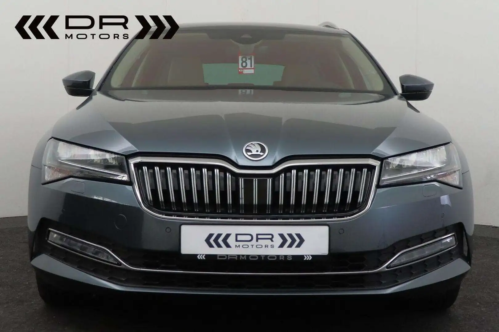 Skoda Superb COMBI 1.6TDI DSG STYLE - NAVI - LED - DAB - AP... Gris - 2