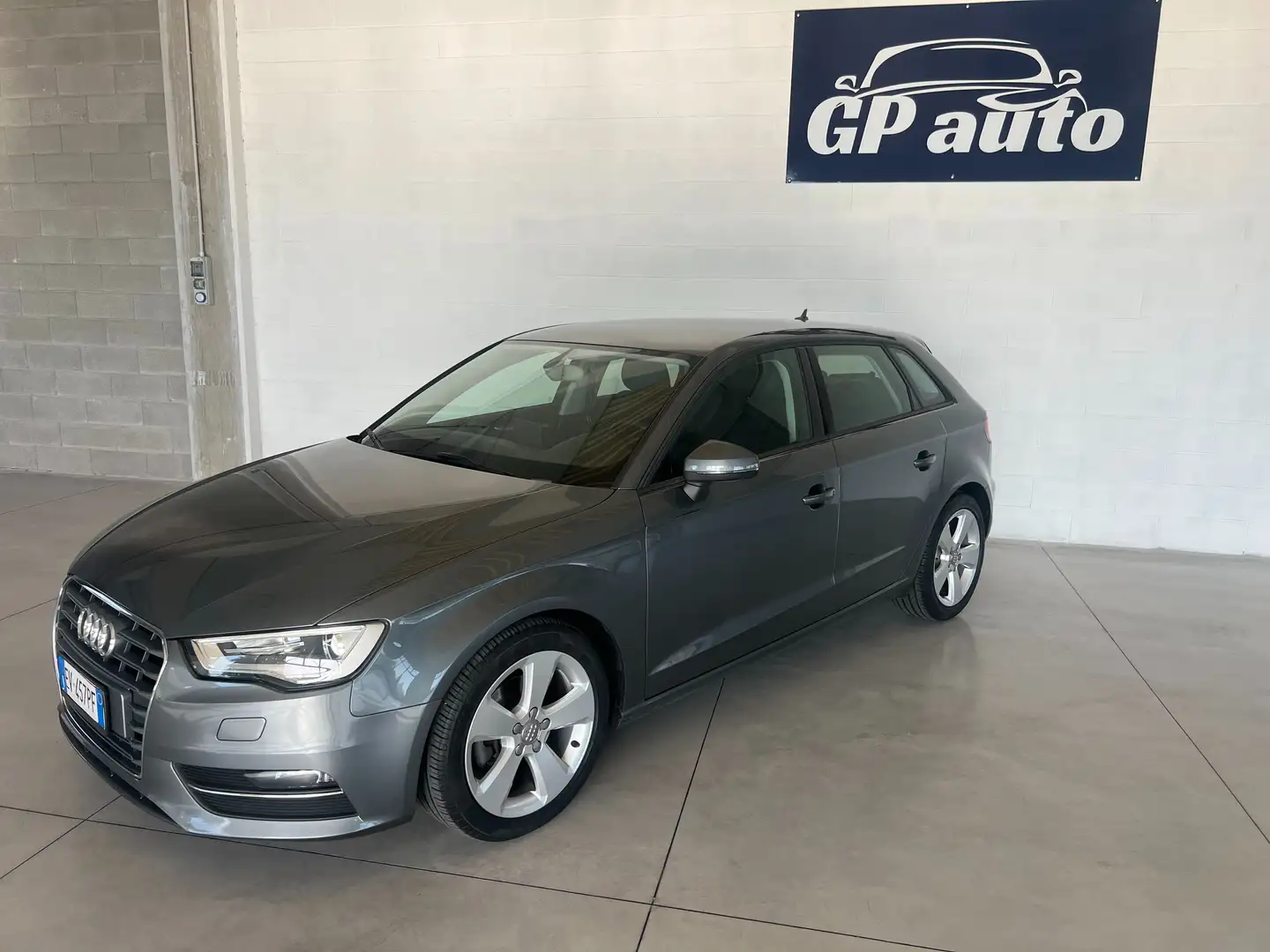 Audi A3 A3 Sportback 1.6 tdi Ambiente ok neopatentati Grijs - 2