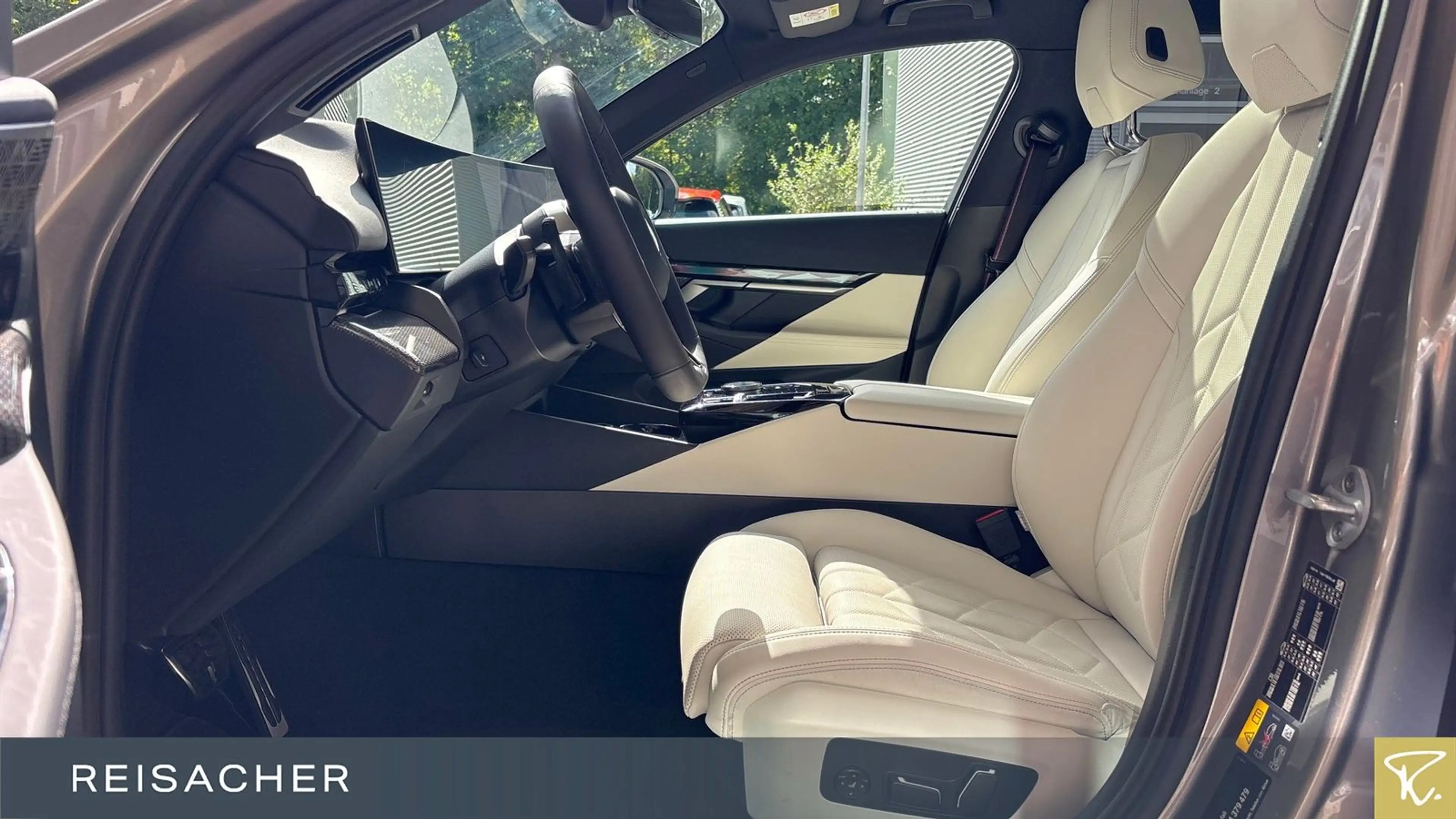BMW 550 e A xDrive Tou M-Sport,M-Sport PRO,Pano,AHK,D — photo 4