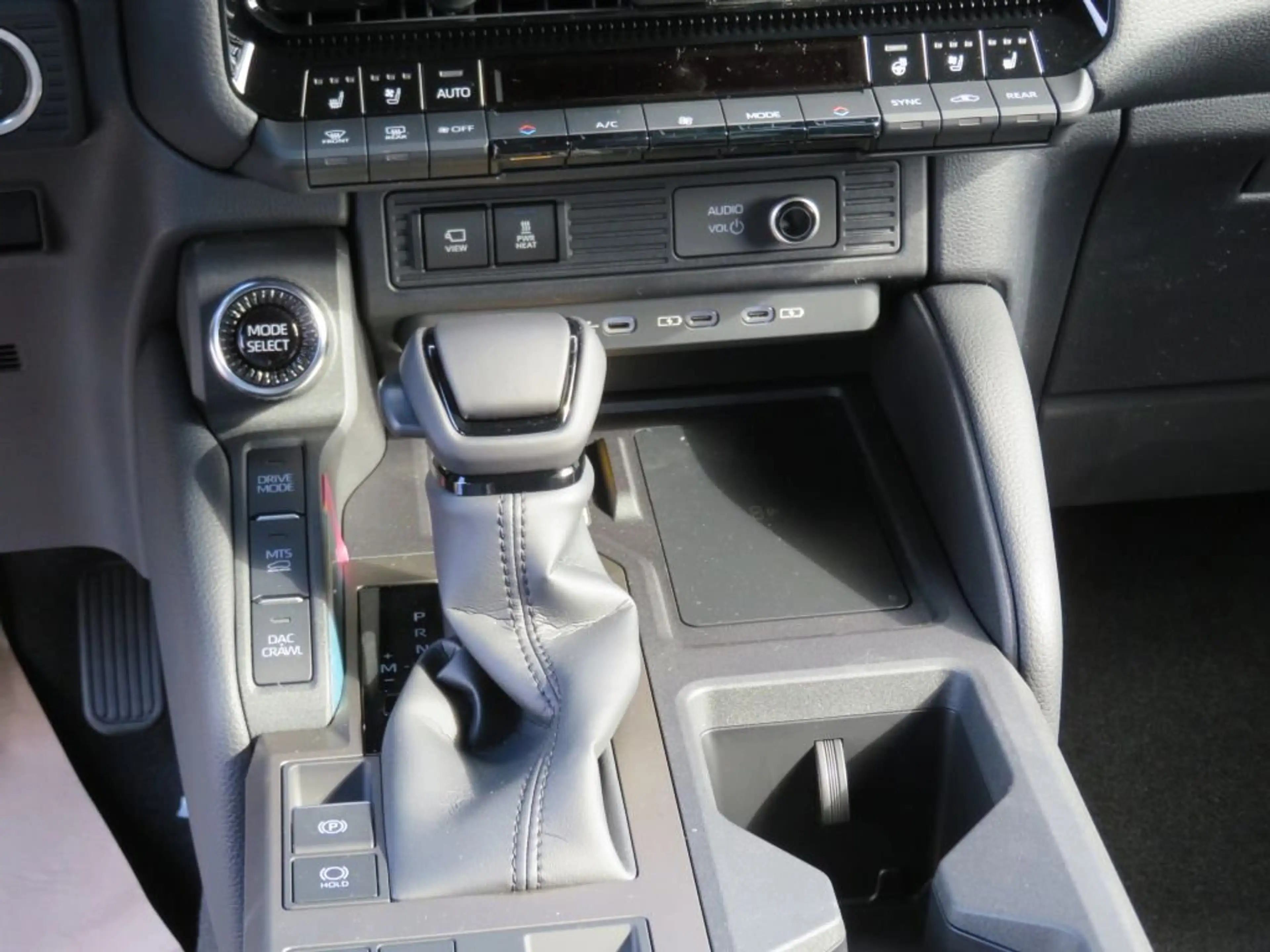 Toyota Land Cruiser Land Cruiser 2.8D-4D Mild-Hybr. Automat Executive — photo 12