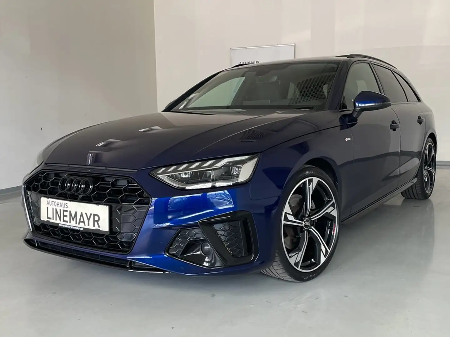 Audi A4 Avant 35 TDI S line -Competition Paket LED Blau - 1