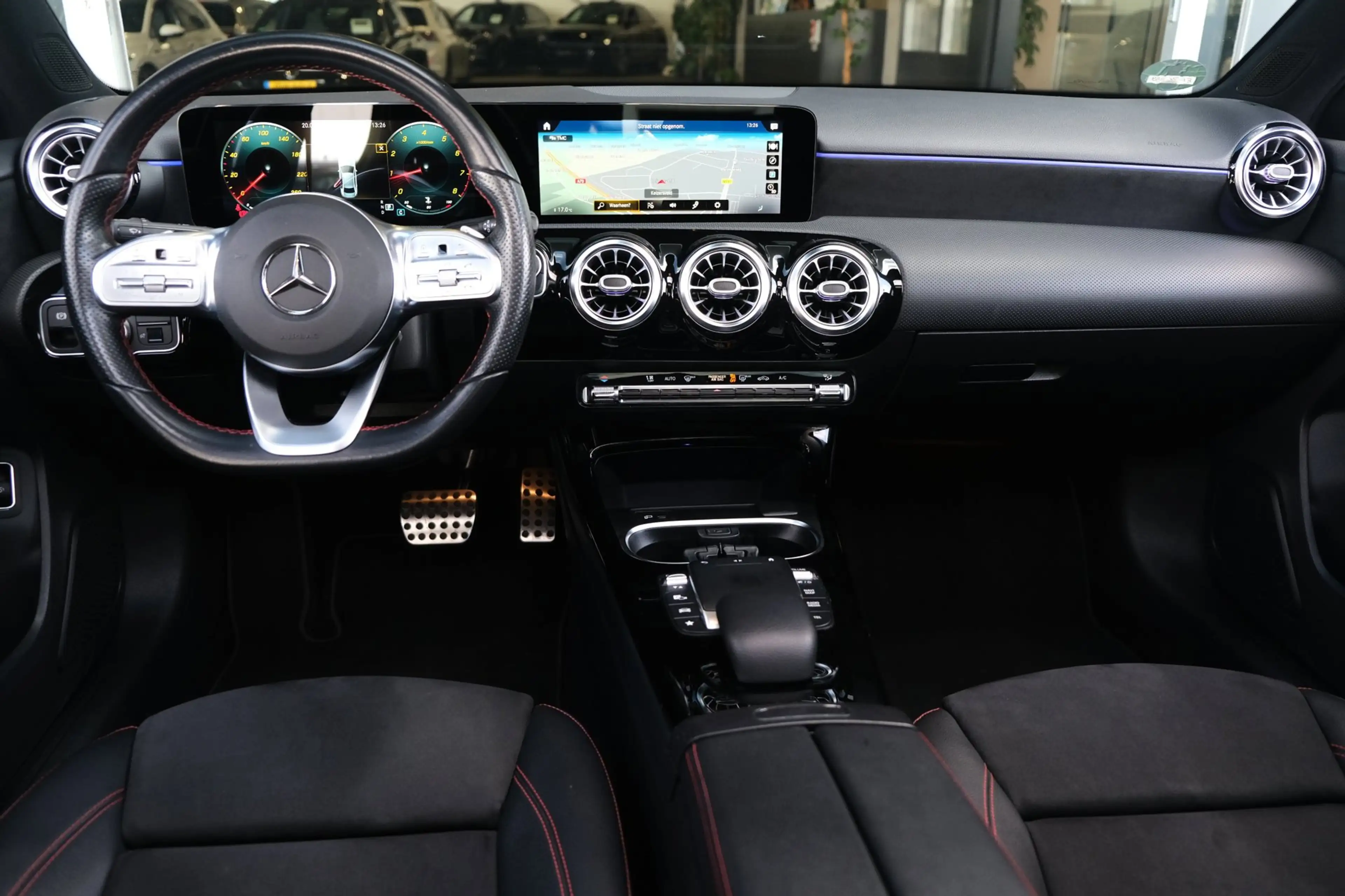 Mercedes-Benz A 200 Business Solution AMG Pano Cam PDC Navi Airco — photo 11