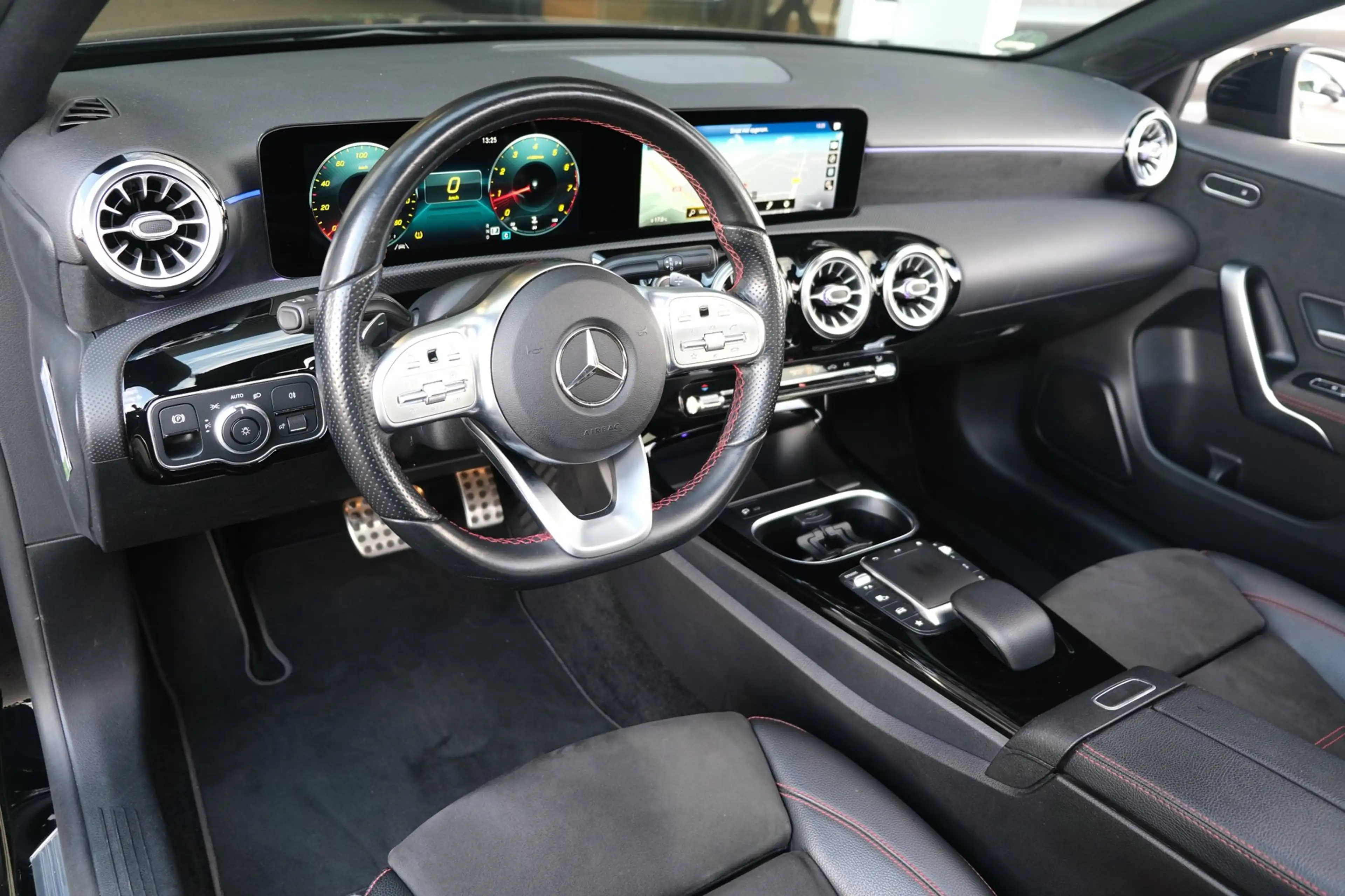 Mercedes-Benz A 200 Business Solution AMG Pano Cam PDC Navi Airco — photo 3