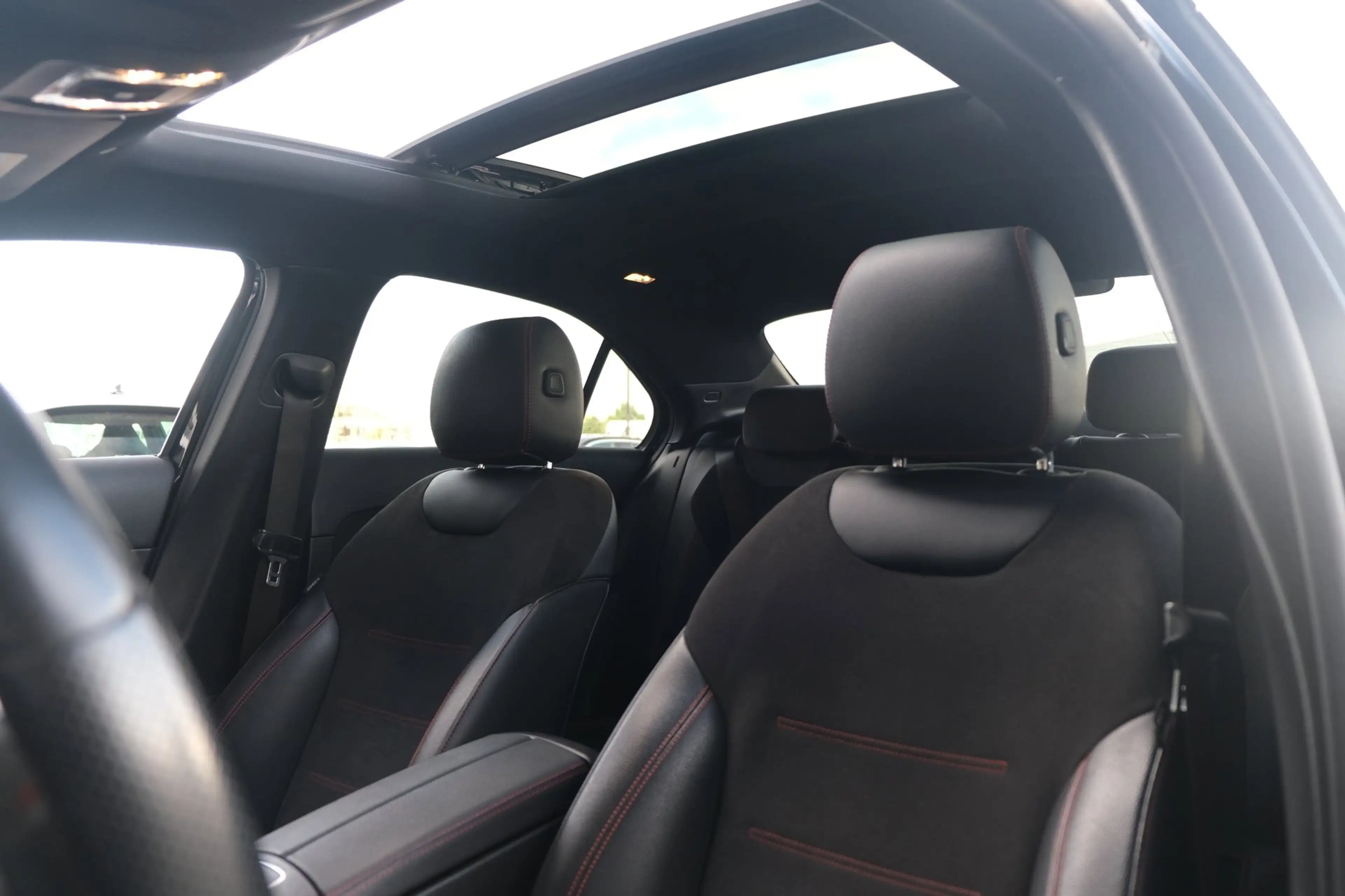 Mercedes-Benz A 200 Business Solution AMG Pano Cam PDC Navi Airco — photo 4
