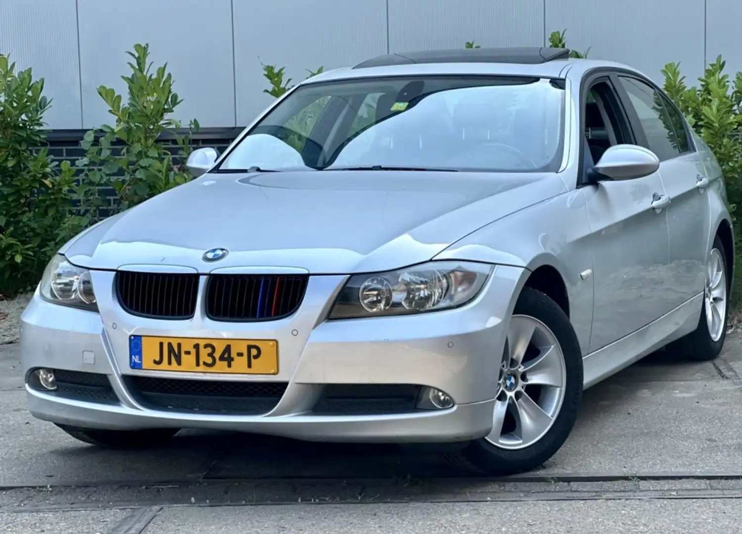 BMW 318 3-serie 318i Business L |Airco |Automaat |Schuifda Grijs - 2