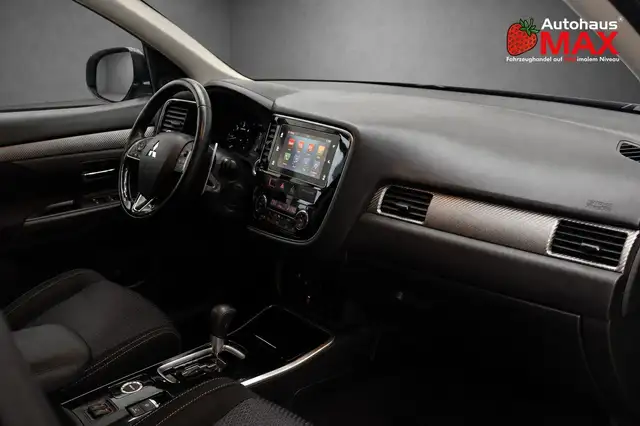 Mitsubishi Outlander view 15