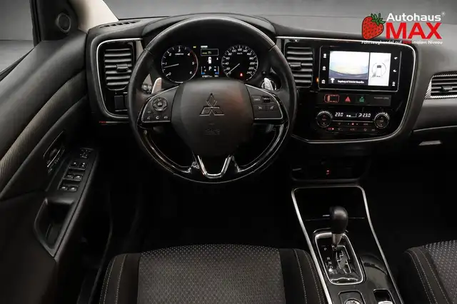 Mitsubishi Outlander view 14