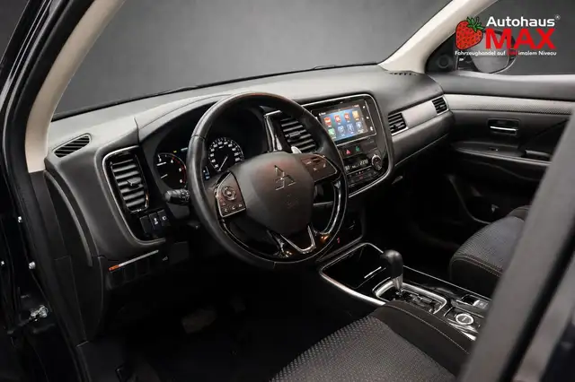 Mitsubishi Outlander view 11