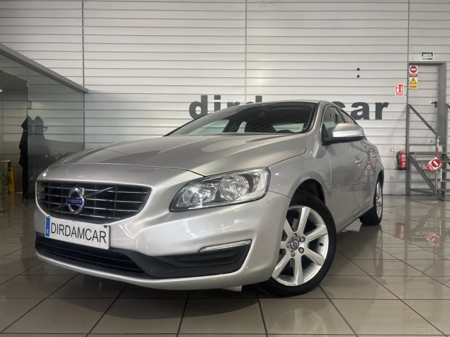 Volvo S60 D3 Momentum Aut. 150 Plateado - 1